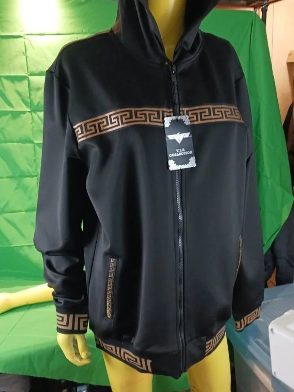 VIP collection Hoodie and joggers pants L brand new never wear Streetwear Kit